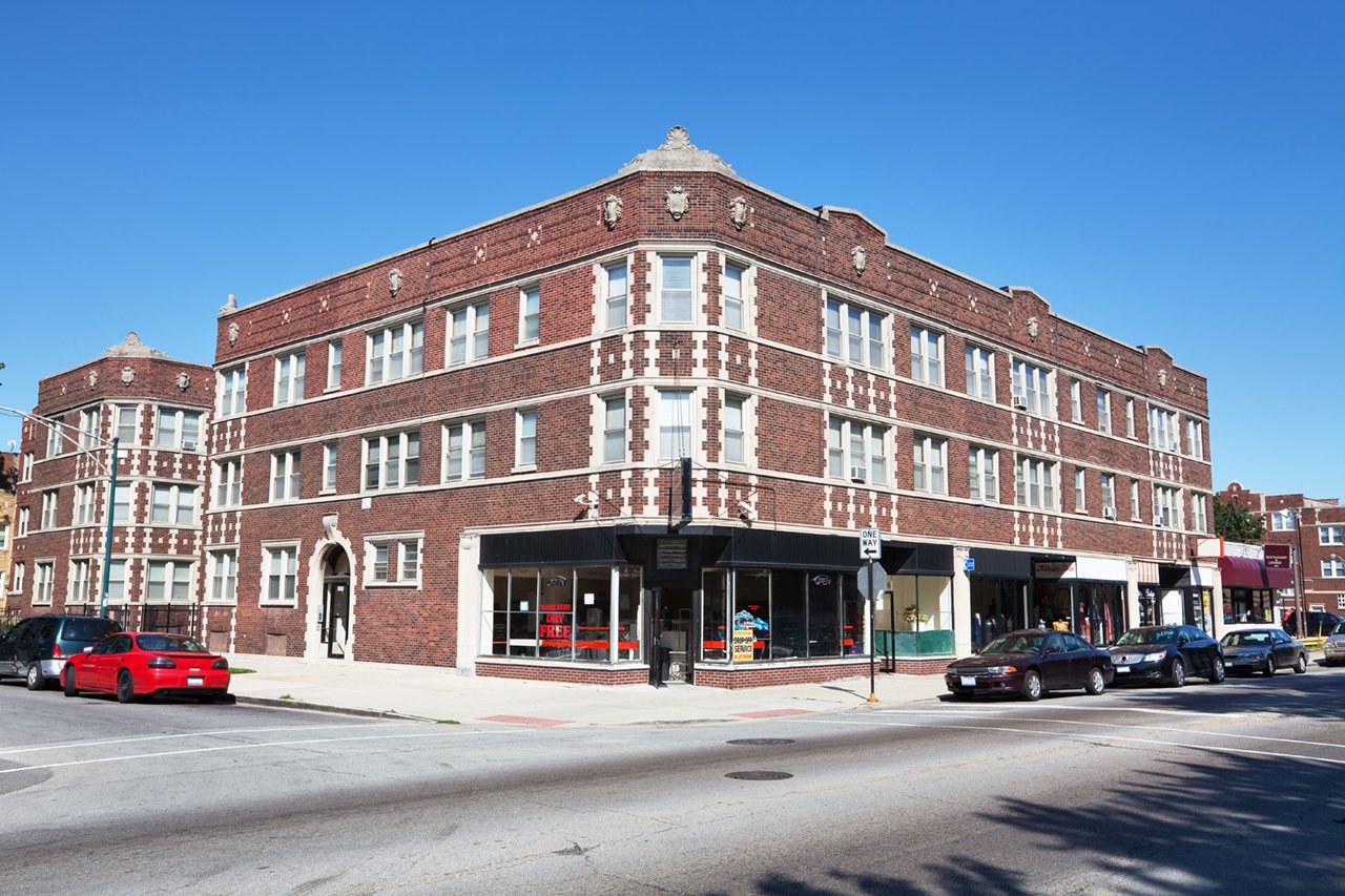 Neighborhood-Shops-and-Launderette